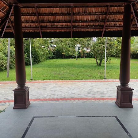Marari Beach Palace Mararikulam Exterior photo