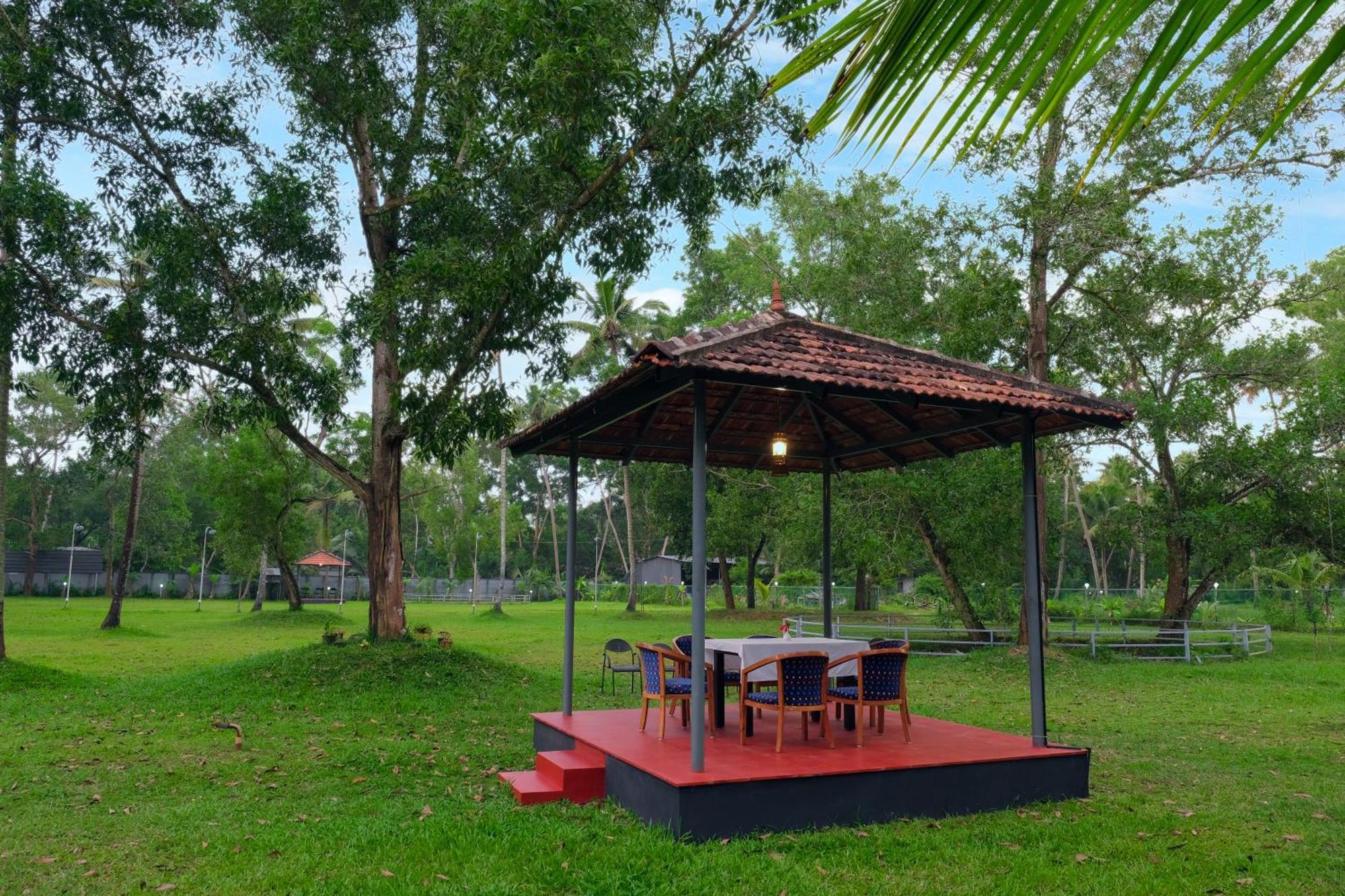 Marari Beach Palace Mararikulam Exterior photo